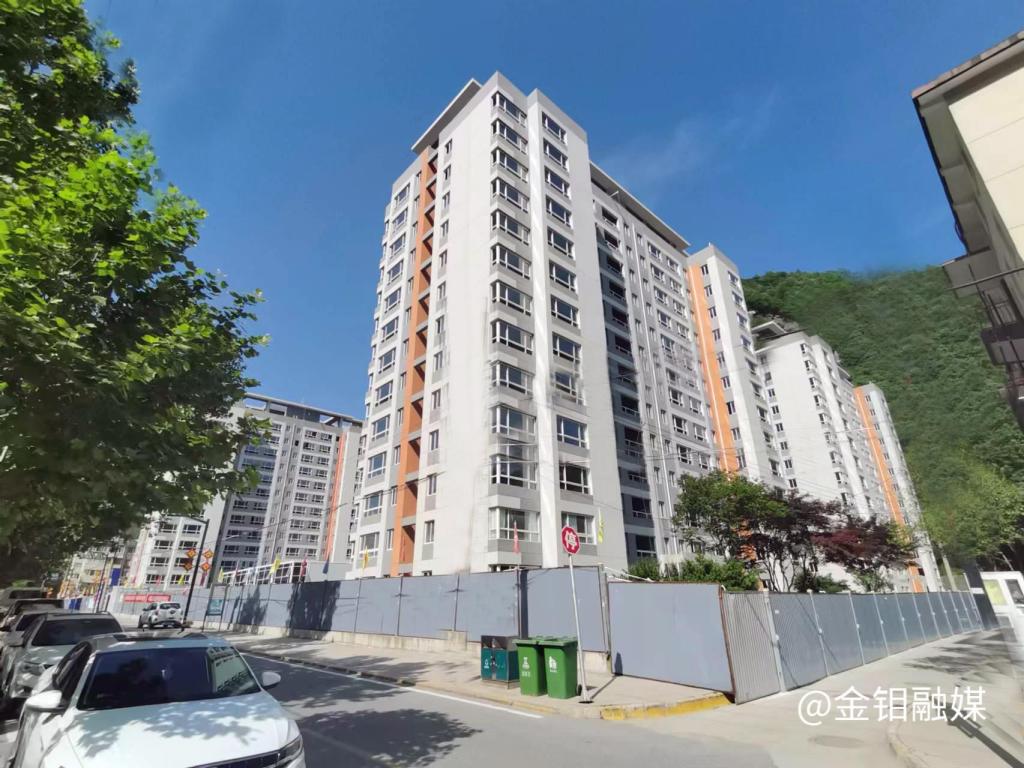 20230818-金堆城棚改項目新建住宅樓拔地而起.jpg