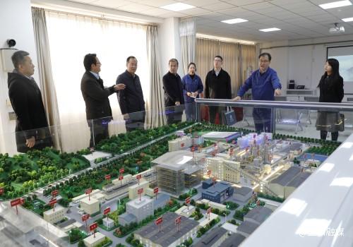 20231116-考核驗(yàn)收組在企業(yè)文化展廳聽(tīng)取匯報(bào).JPG