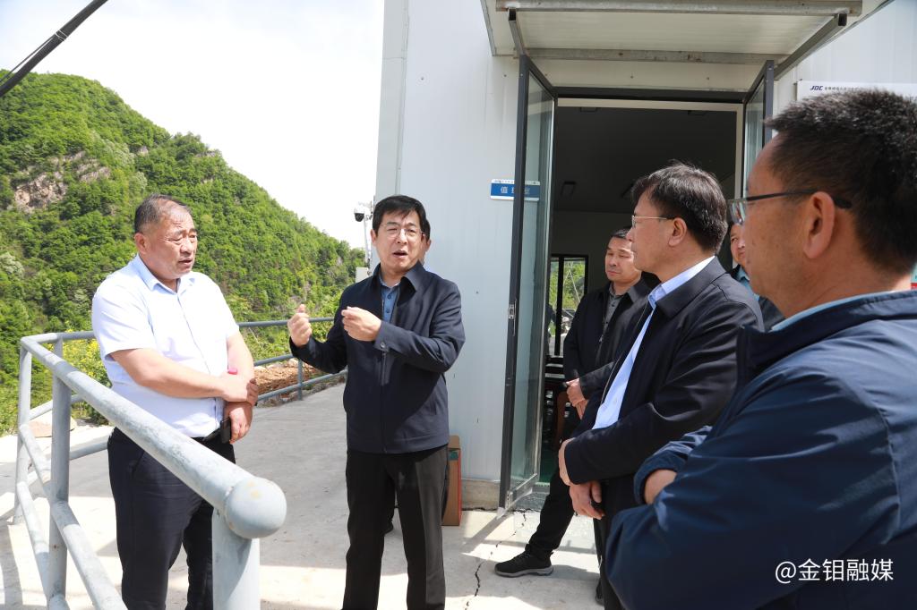 20240502-國(guó)家礦山安全監(jiān)察局陜西局副局長(zhǎng)申旭平一行到礦山分公司檢查指導(dǎo)工作 (2).JPG 20240502-國(guó)家礦山安全監(jiān)察局陜西局副局長(zhǎng)申旭平一行到礦山分公司檢查指導(dǎo)工作 (2).JPG